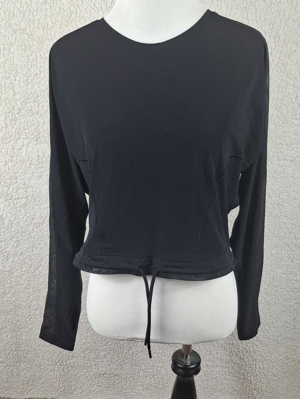 lululemon athletica Black Long-Sleeve Drawcord Crop Top